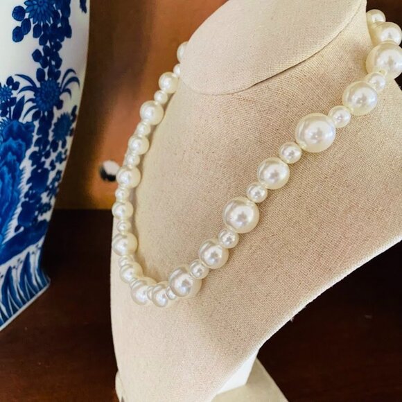 Vintage 17.5" Faux Pearl Necklace With Gold-Tone Clasp - Picture 2 of 4